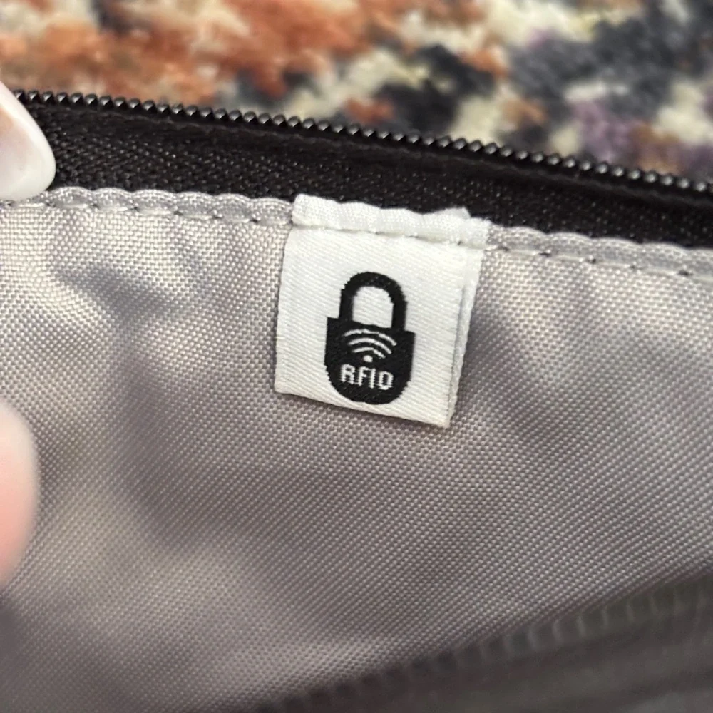 Baggallini Janet Crossbody RFID Bag - Picture 3 of 8